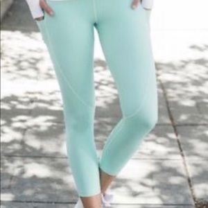 In perfect condition mint light & tight leggings.